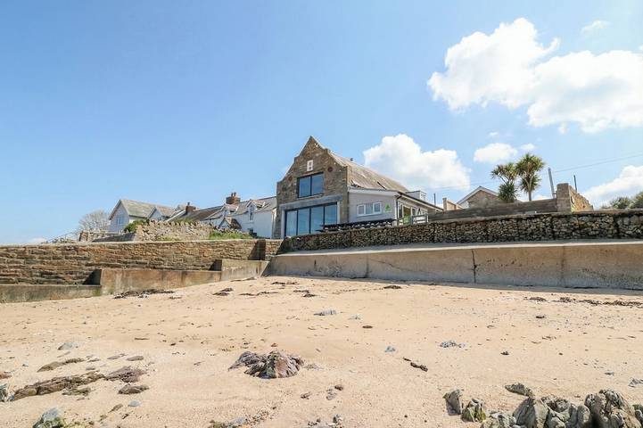 Cottage for 16 people, with garden in Port Eynon