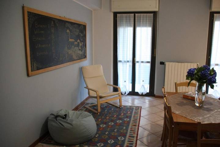 Gîte pour 4 personnes, avec balcon et jardin, animaux acceptés dans Angera - 3