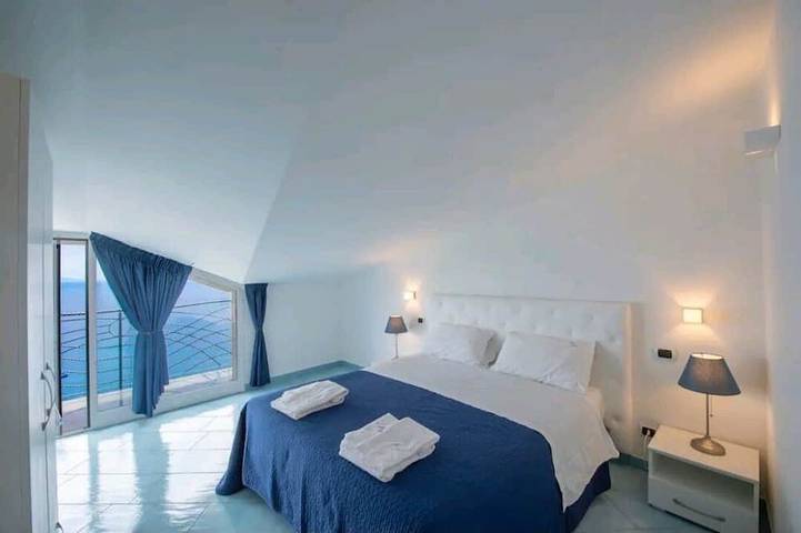 In Amalfi Coast: Casa "Mareblue" moderna ed elegante con vista Mare meravigliosa in Furore, Sorrento Coast