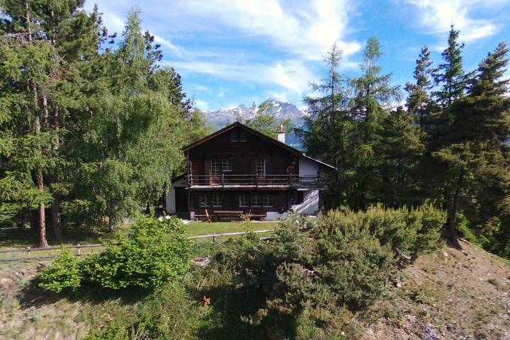 Ferienhaus für 10 Personen, mit Balkon und Balkon/Terrasse sowie Terrasse und Garten in Chandolin