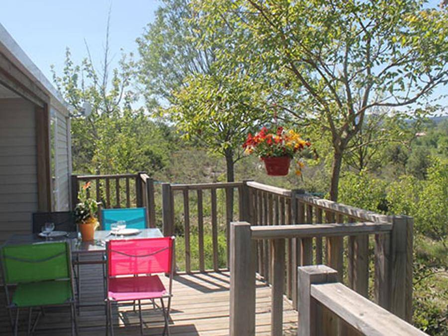 Flower Camping Saint Amand - Mobilhome 4 personnes - Premium Patio 30m² 2 chambres Clim, Tv, lave-vaisselle in Laurac-en-Vivarais, Ardèche