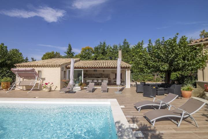 Location de vacances pour 6 personnes, avec jardin et terrasse à Noves - 4