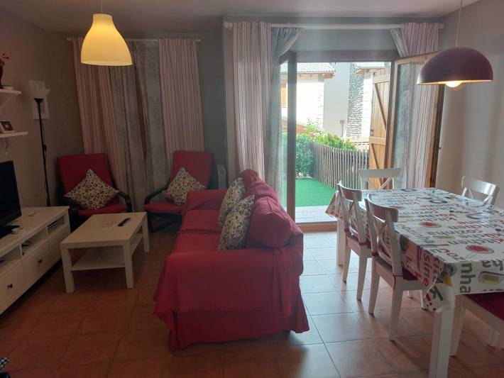 Steinhaus mit Garten, 3 Schlafzimmern, Dachboden und kompletter Ausstattung in Villanúa in Villanúa, Aragonesische Pyrenäen
