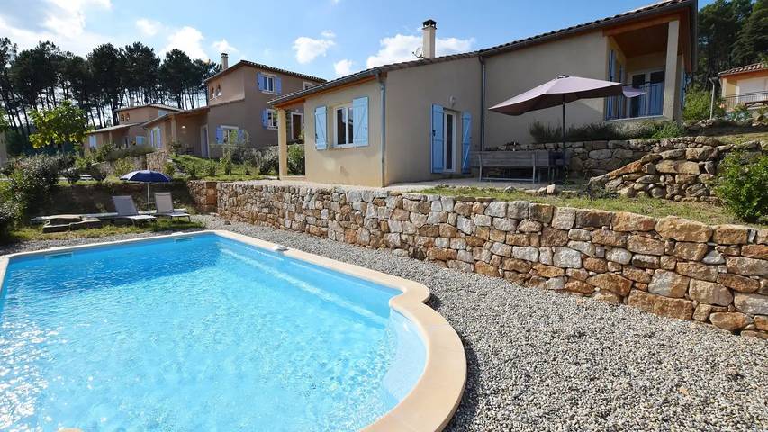 Villa pour 7 personnes, avec piscine et jardin en Ardèche