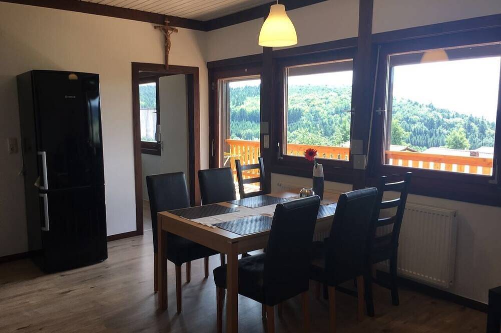 Ganze Wohnung, Ferienwohnung (55qm) für 4 Personen mit Balkon und Wintergarten in Fladungen, Rhön-Bayern