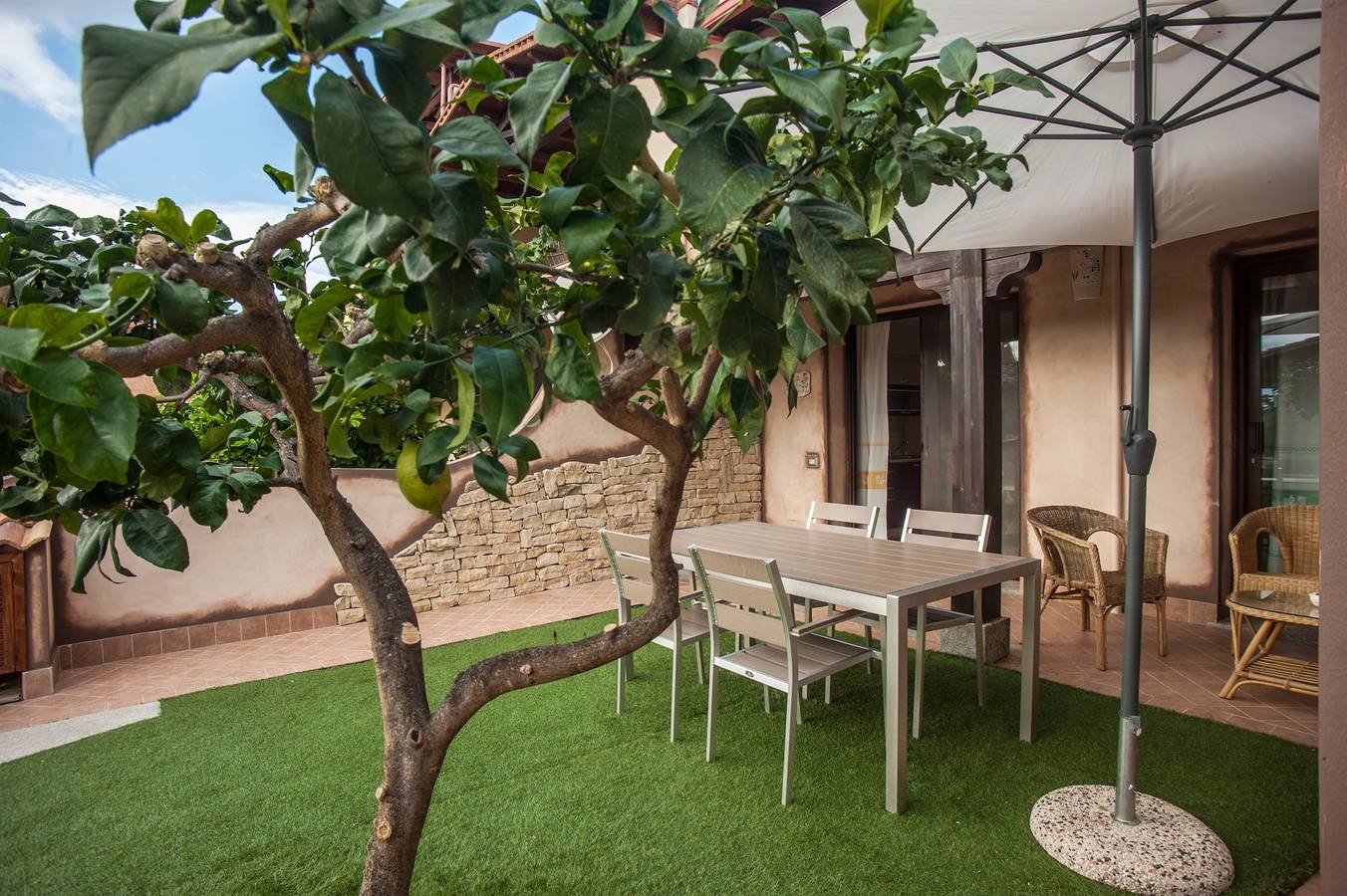 Casa de vacaciones "Sobìa Manna" con vistas a la montaña, aire acondicionado, piscina y jardín in Chia, Domus De Maria