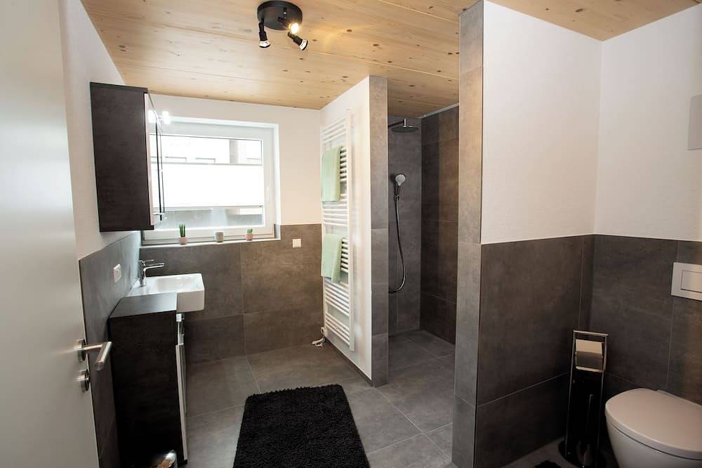 Ganze Wohnung, Auszeit in der Natur. Gemütliche Ferienwohnung mit Balkon. in Burladingen, Neckar-Alb