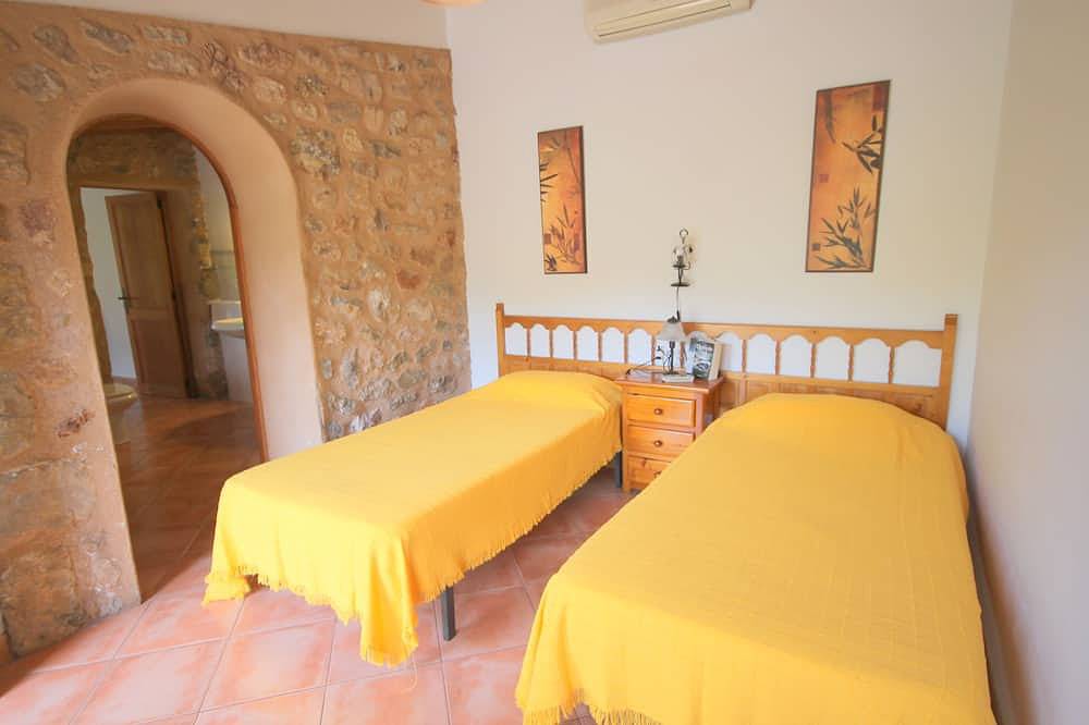 Encantadora Casita en Sóller con piscina y jardín. in L'Horta, Sóller