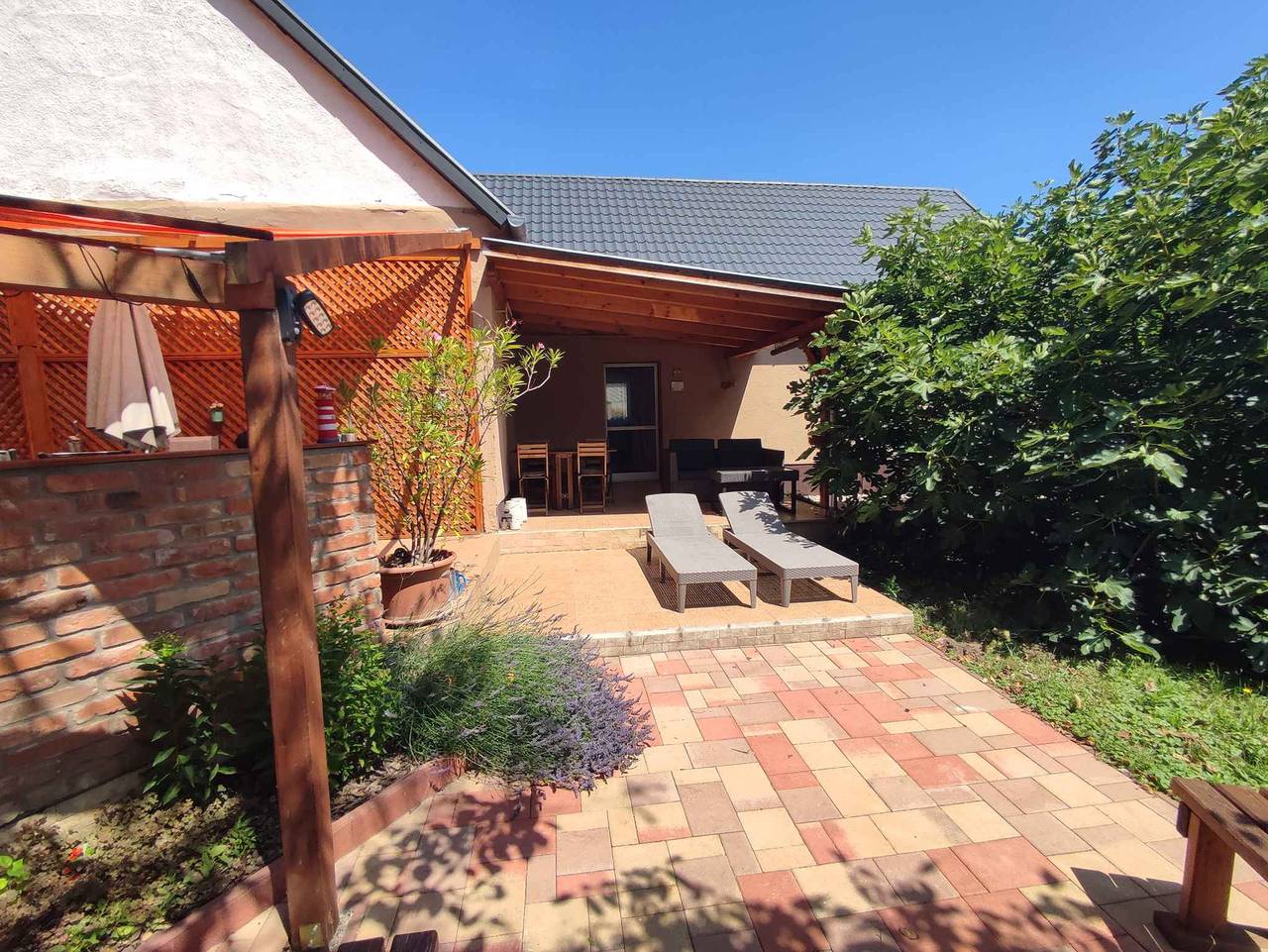 Ferienhaus 1000 m vom Wasser mit grosser Terrasse, Pavilon und Gartenmöbel  in Balatonboglar, Plattensee Südufer