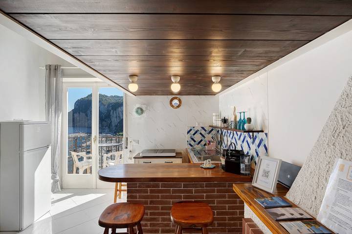 Casetta del Custode with sea view, Wi-Fi, and air conditioning in Spiaggia Libera di Marina Grande, Capri