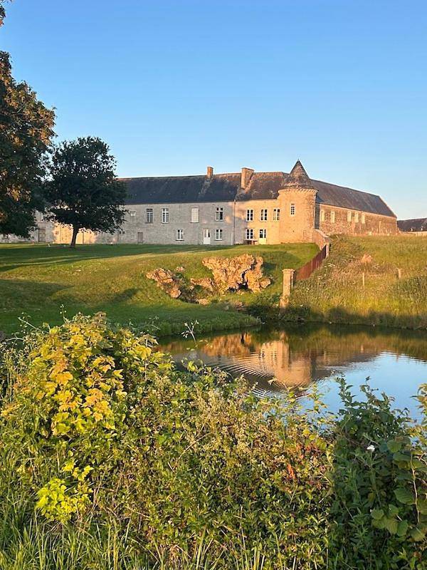 Gîte pour 2 personnes, avec jardin et vue à Carquebut