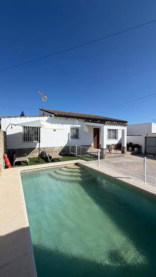 Chalet para 4 personas, con Jacuzzi y Terraza además de Jardín y Piscina en La Janda - 2