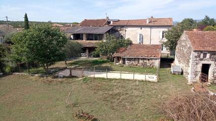 Gîte pour 8 personnes, avec vue ainsi que jardin et piscine à Lavilledieu