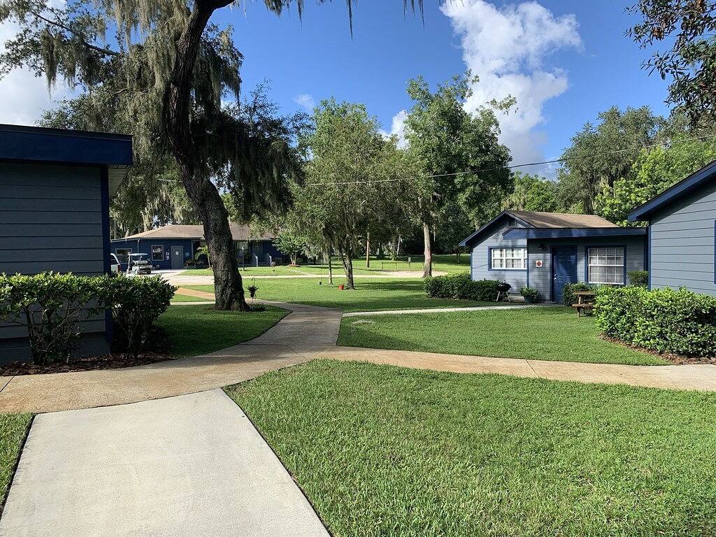 Country Cabin on Beautiful Lakefront Property in Lake Pierce, Zentral Florida