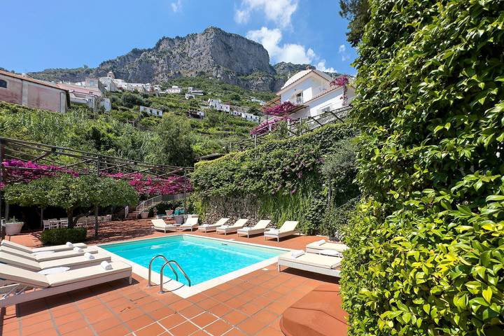 Villa for 12 people, with garden and balcony in Amalfi