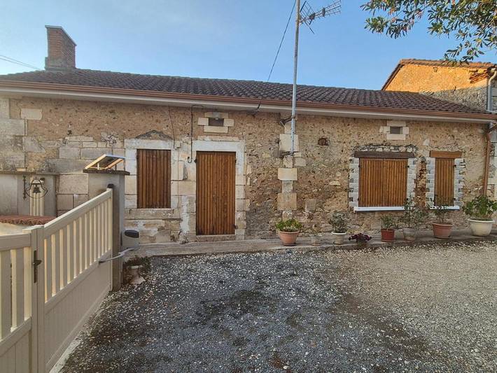 Gîte pour 6 personnes, avec Terrasse et Vue à Château-l'Évêque - 2