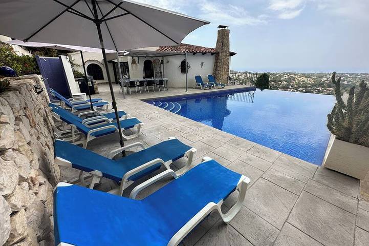 Villa für 12 Personen, mit Garten und Balkon - 1