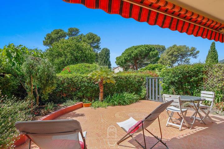 Gîte pour 4 personnes, avec Balcon/Terrasse à Carqueiranne