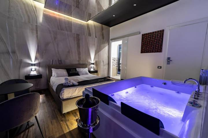 Chambre d’hôte pour 2 personnes, avec balcon ainsi que sauna et jacuzzi