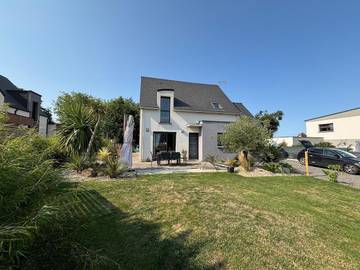 Gîte pour 4 personnes, avec terrasse et piscine à Tramain