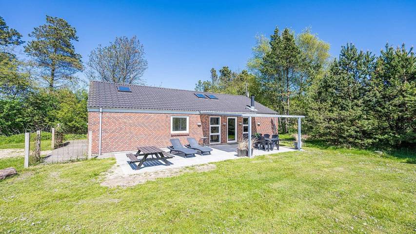 Ferienhaus für 8 Personen, mit Terrasse und Whirlpool sowie Sauna in Houstrup Strand