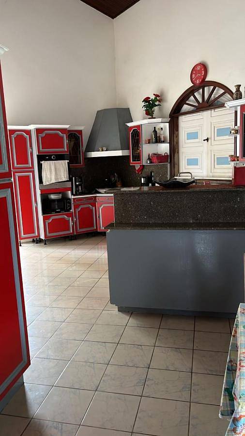 Gîte pour 3 personnes, avec vue ainsi que piscine et jardin, animaux acceptés dans Baignoire de Joséphine - 4