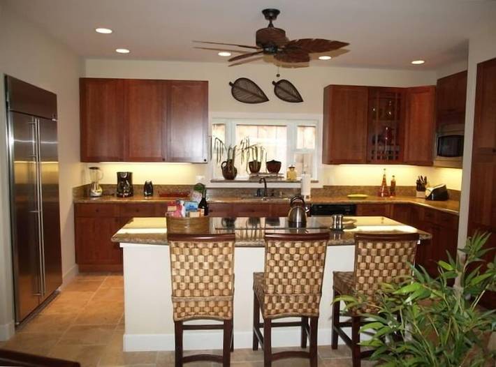 Vacation rental for 8 people, with balcony and hot tub in Kailua