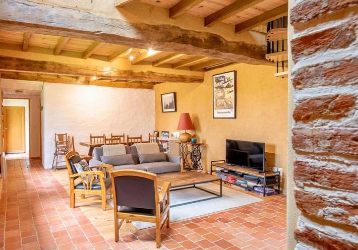 Gîte pour 8 personnes, avec vue et terrasse dans Étalleville