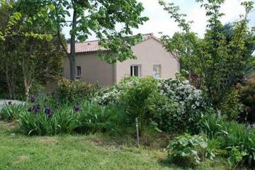 Gîte pour 4 personnes à Ailhon