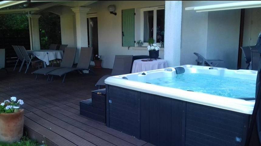 Location de vacances pour 2 personnes, avec terrasse ainsi que vue et jardin à Livron-sur-Drôme - 3