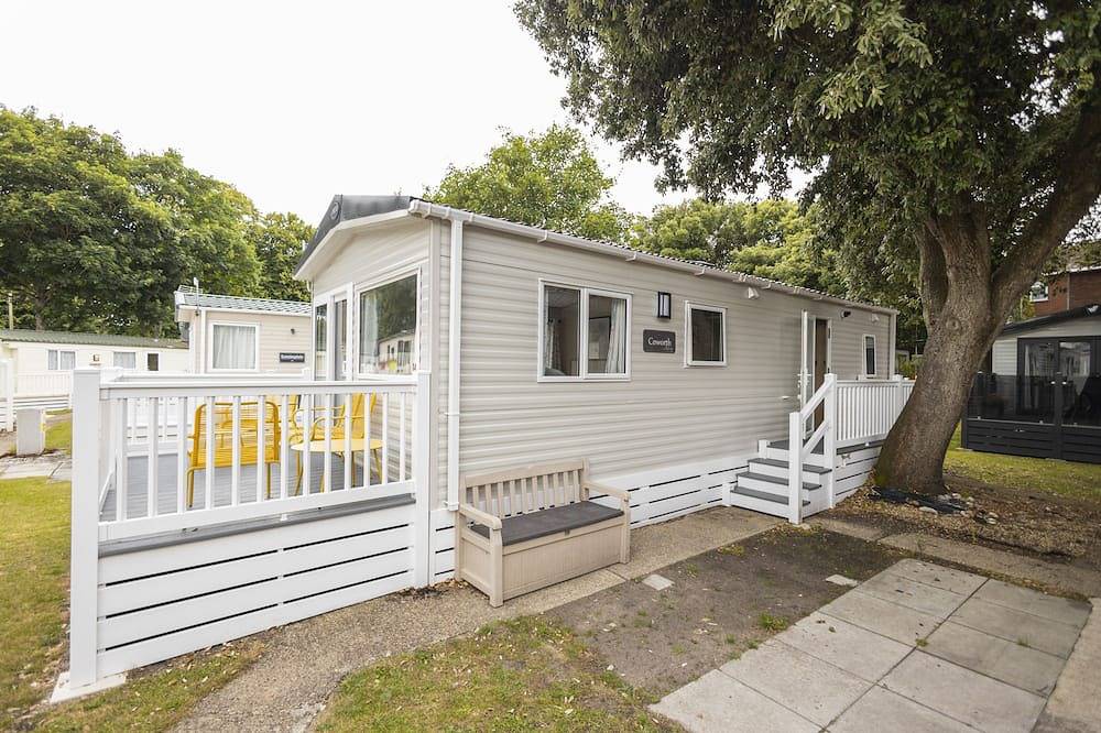 Curlew is a brand new property situated on the boutique Sandhills Holiday Park in Mudeford in Mudeford, Christchurch