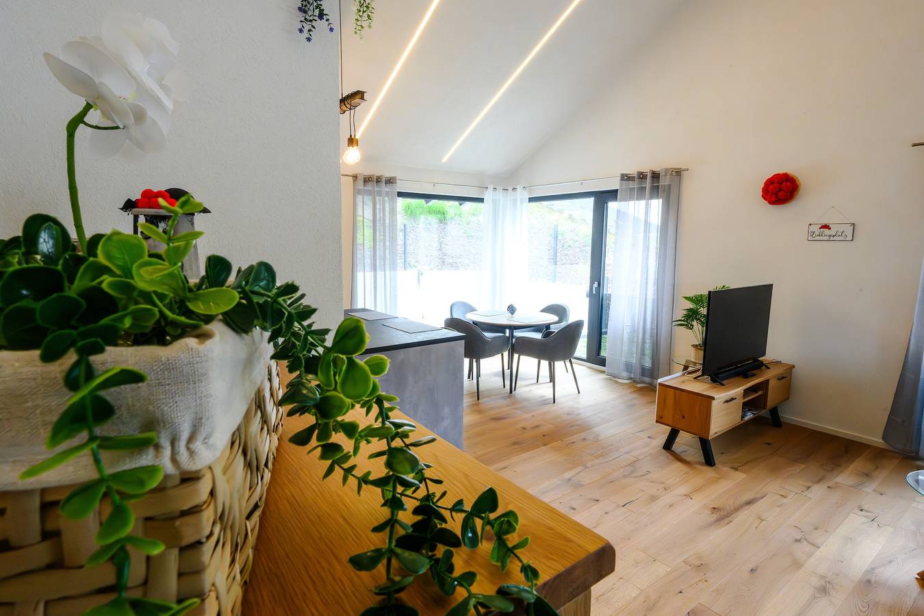 Ganze Wohnung, Ferienwohnung Schwarzwald Penthus mit Bergblick, privater Terrasse und Wlan in Kappelrodeck, Mittlerer Schwarzwald