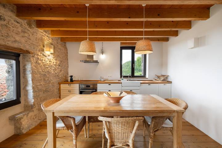 Holiday Home 'La Coma' with Mountain Views, Shared Garden & Wi-Fi in Ogassa, Katalonske Pyrenæerne
