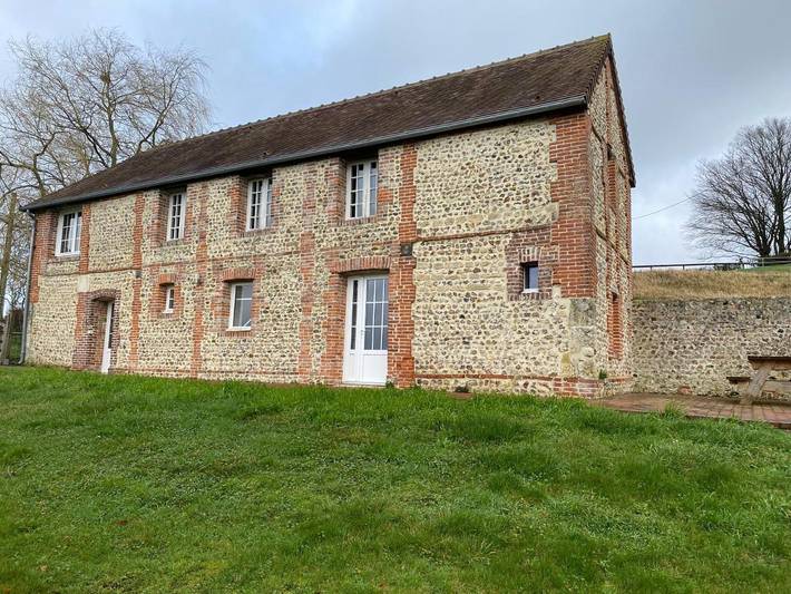 Location de vacances pour 5 personnes, avec vue et terrasse à Notre-Dame-de-Courson