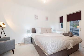 Holiday Rental for 7 People in Milton Keynes, South East England, Photo 1