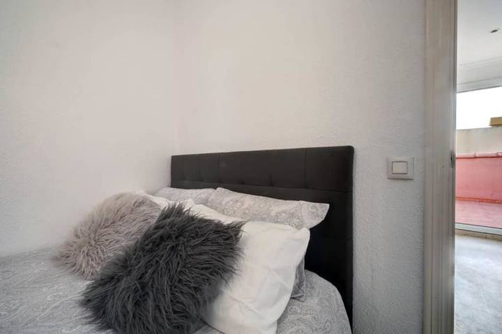 Gîte pour 3 personnes, avec vue ainsi que piscine et jardin, animaux acceptés à La Línea de la Concepción - 4