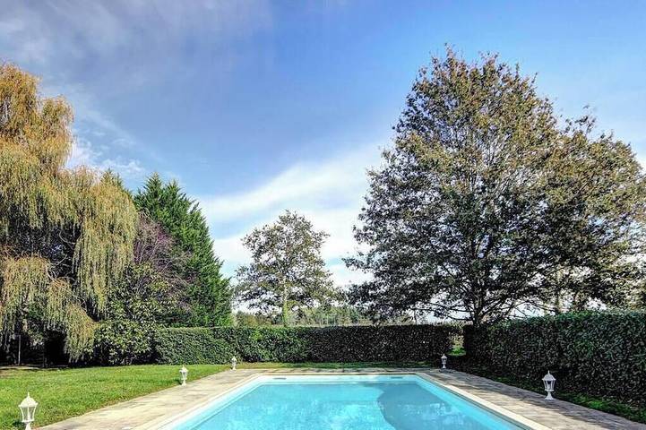 Location de vacances pour 14 personnes, avec jardin et jacuzzi à Montereau (homonymie)