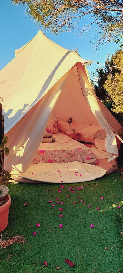 Camping para 2 personas, con Jacuzzi y Terraza además de Jardín y Vistas en Axarquía