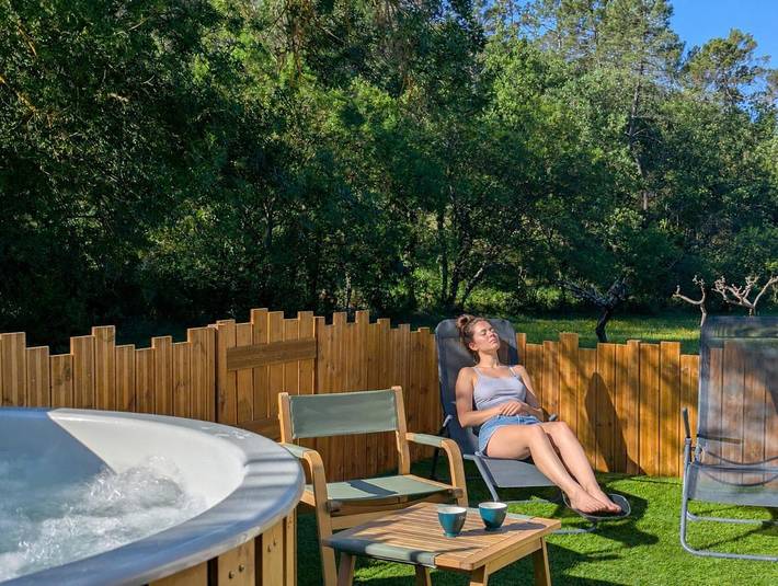 Gîte pour 2 personnes, avec jacuzzi ainsi que jardin et terrasse à Bras