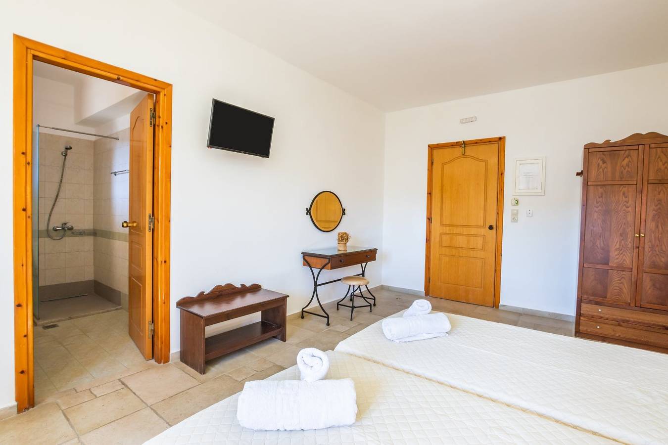 Ganze Wohnung, Ferienwohnung 'No 3' mit Bergblick, Wi-Fi und Klimaanlage in Karpathos