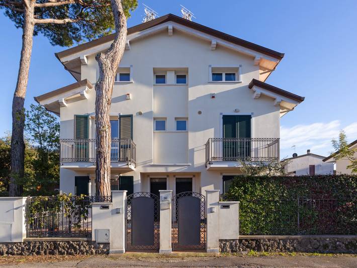 Ferienwohnung für 6 Personen, mit Balkon und Terrasse in Marina di Pietrasanta