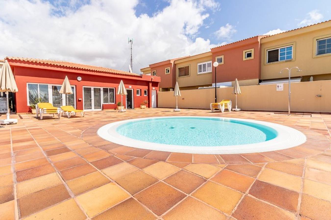 Holiday Home 'Las Velas 37' with Shared Pool and Wi-Fi in Maspalomas, San Bartolomé de Tirajana