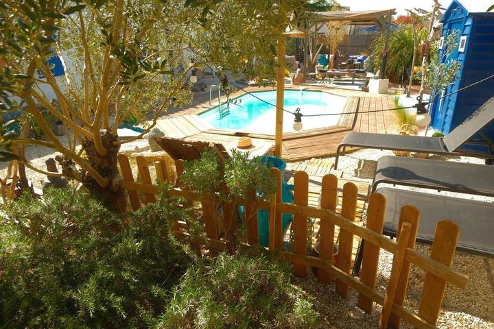 Location de vacances pour 2 personnes, avec Terrasse ainsi que Jardin et Piscine à Saint-Sulpice-de-Royan