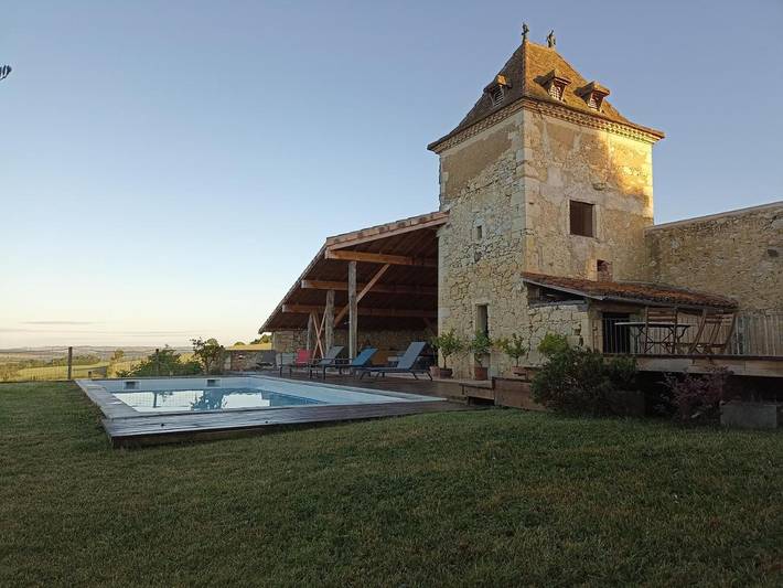 Chambre d’hôte pour 2 personnes, avec Terrasse et Jardin ainsi que Piscine et Vue à Crastes
