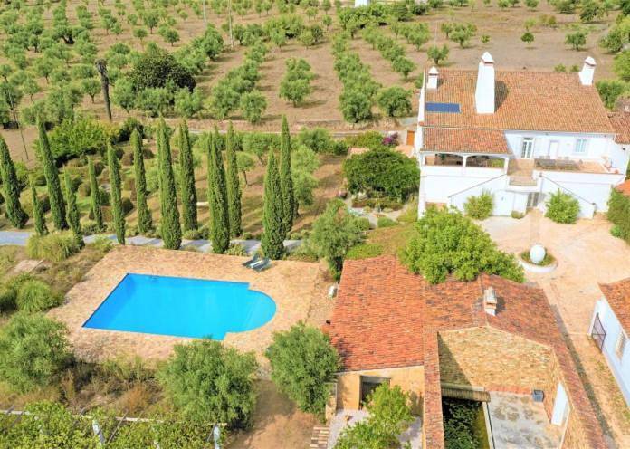 Casa de férias para 2 pessoas, com vista e jardim e ainda piscina em Monforte
