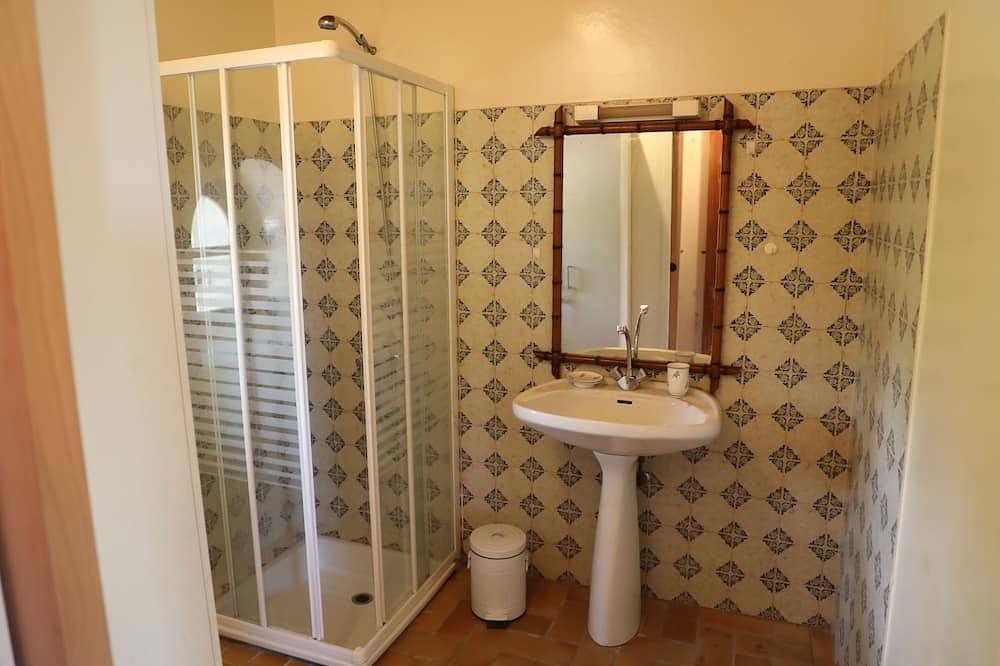 Maison de campagne avec son accès privé à la rivière Drôme in Mirabel-et-Blacons, Région de Die