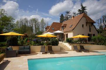 Chambre d’hôte pour 2 personnes, avec terrasse et jardin ainsi que vue et piscine à Lembras