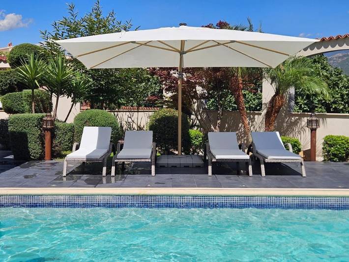 Villa pour 6 personnes, avec piscine ainsi que jardin et jacuzzi