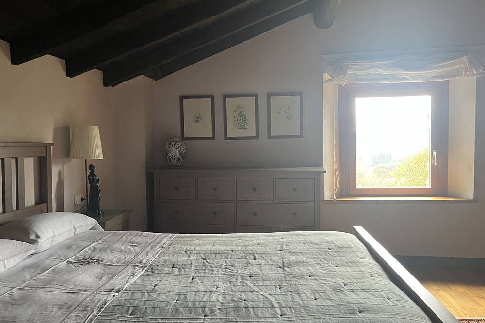 Etxetxobarri, caserío independiente con vistas a la crestería de Anboto. in Mallavia, Vizcaya