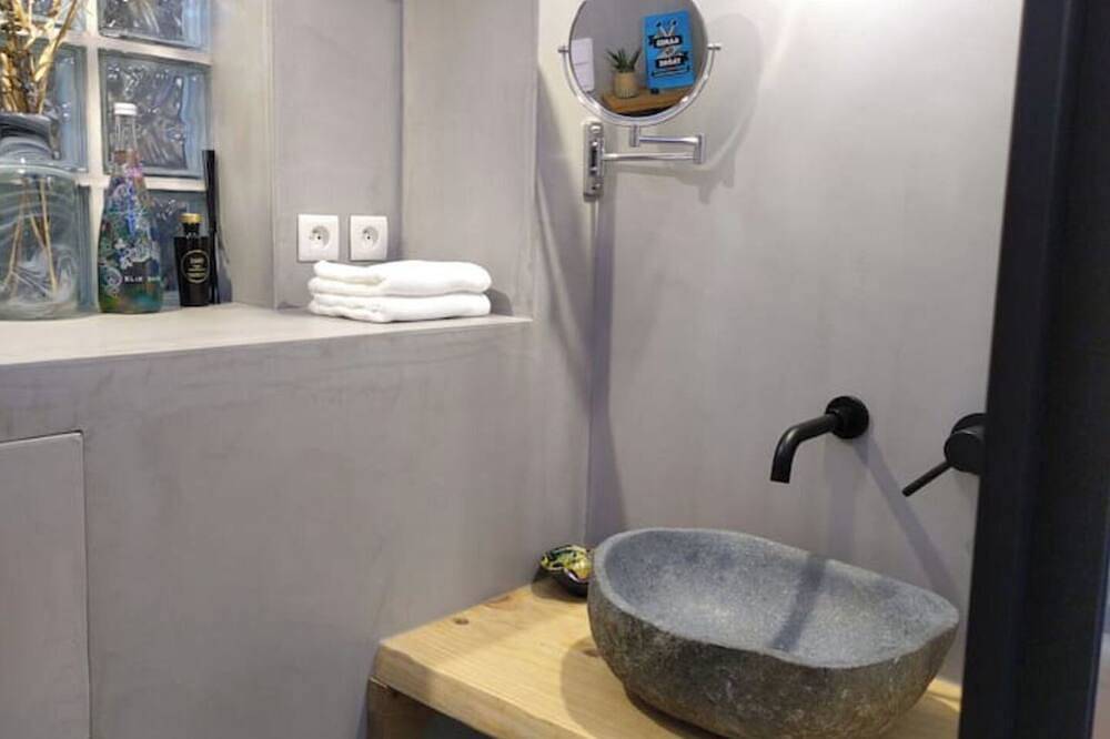 Entire apartment, Independent industriel chalet @O&R's in Villejuif, Val-de-Marne